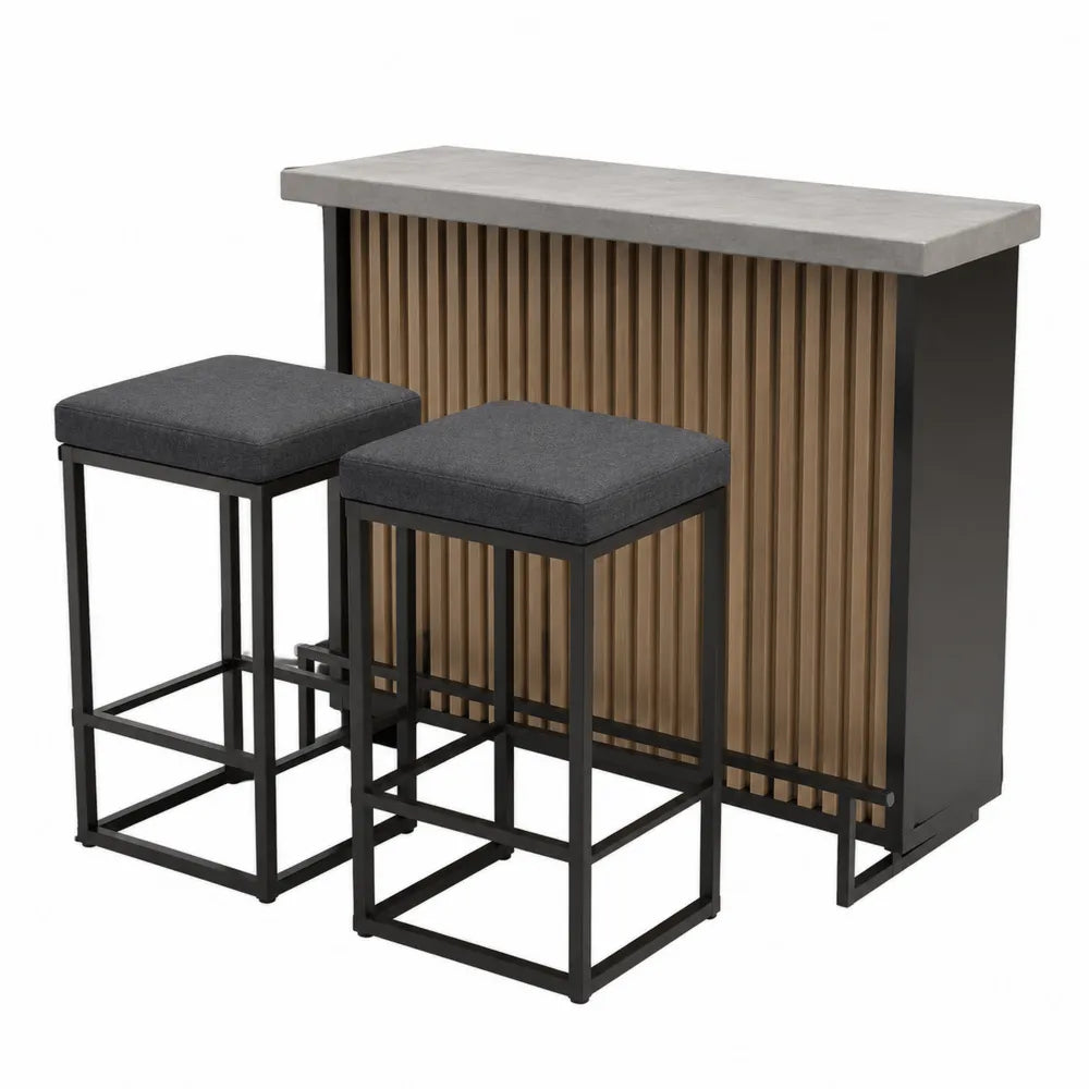 Bar extérieur avec tabourets en métal noir, bois de chêne et béton