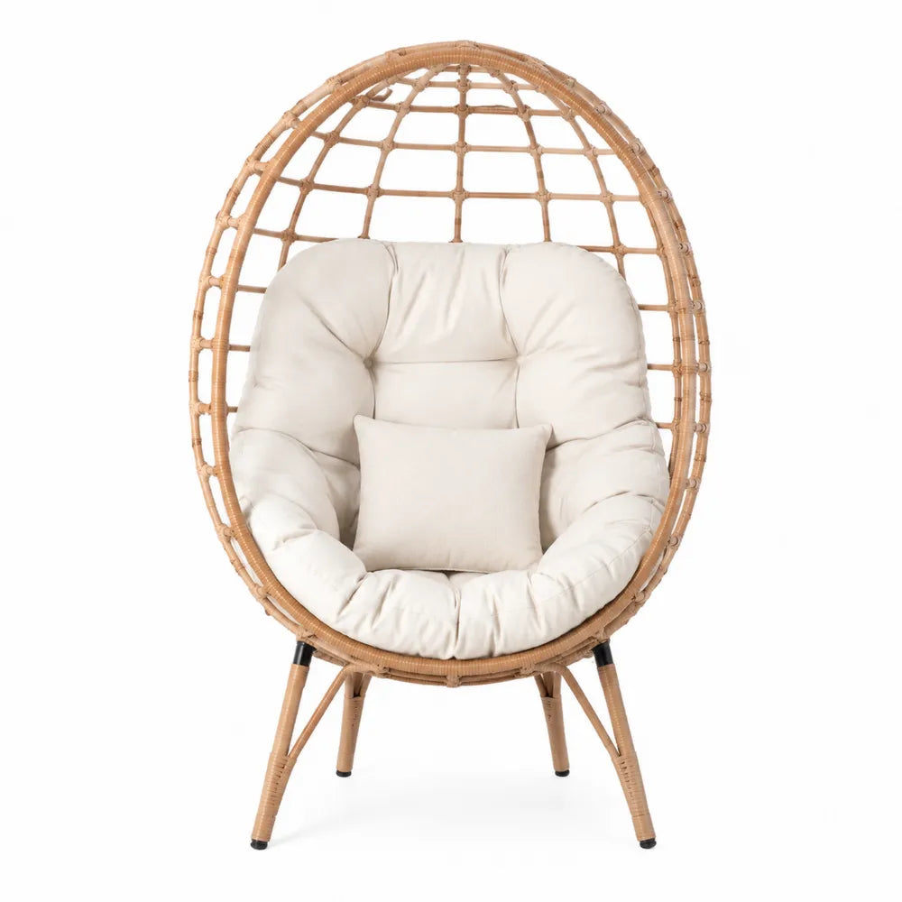 Fauteuil en rotin avec coussins beiges, forme œuf