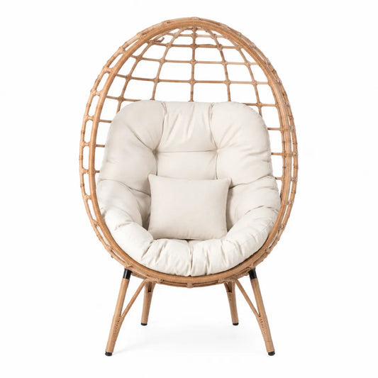 Fauteuil en rotin avec coussins beiges, forme œuf