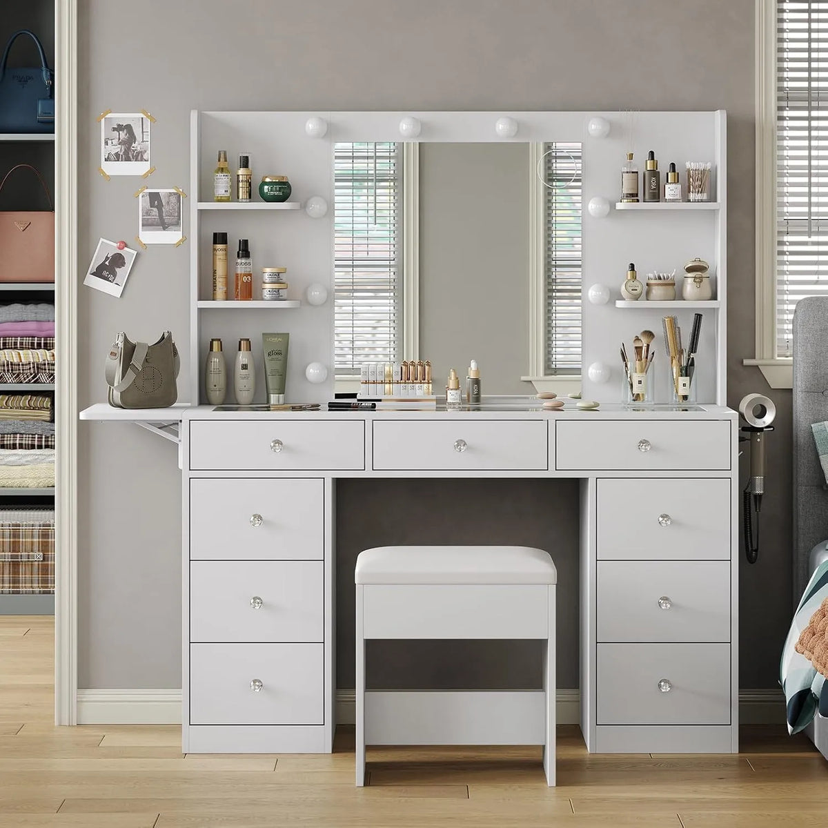 Coiffeuse et table de maquillage avec Prise de Courant — avec étagères, affichage LED, 4 étagères, 3 Modes, blanc